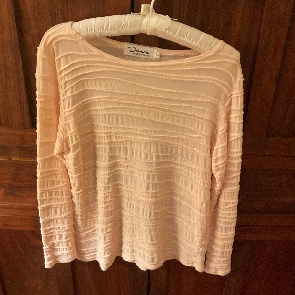 Beautiful boutique  blouse. Excellent preowned condition. Peach color. Size L.